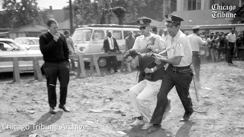 Acá Bernie Sanders, siendo arrestado por estar en una protesta en 1963